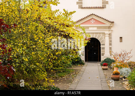 Ingresso della Chiesa "Vergine Maria sotto la catena' a Praga, Repubblica Ceca Foto Stock