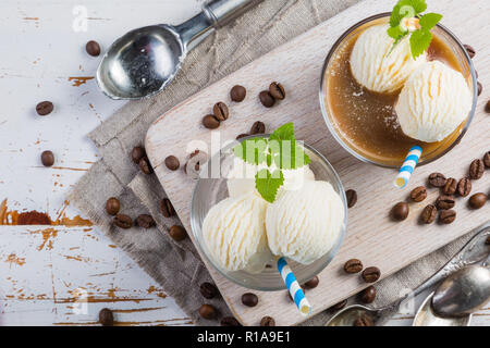 Gelato alla vaniglia e caffè galleggiante Foto Stock