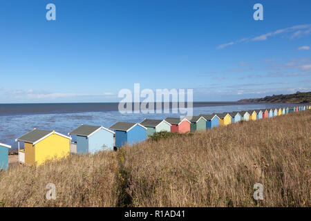 Riga di colorate cabine in legno. Foto Stock