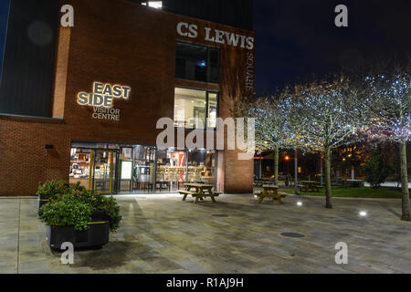 CS Lewis Square Connswater Comunità Greenway Newtownards Road Holywood archi East Belfast Irlanda del Nord Foto Stock