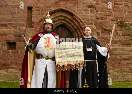 Rievocazione della firma del 1320 Dichiarazione di Arbroath, Arbroath Abbey, Angus, Scozia. Foto Stock