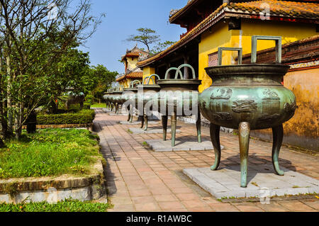 Nove urne dinastia - La città imperiale di Hue, Vietnam Foto Stock