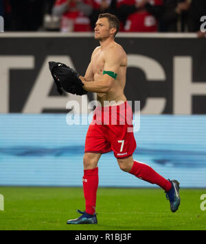 Duesseldorf, Germania 10 Novembre 2018, Bundesliga giornata 11, Fortuna Duesseldorf vs Hertha BSC Berlin: Oliver Fink (F95) schaut. Credito: Juergen schwarz/Alamy Live News Foto Stock