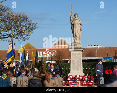 Sheerness, Kent, Regno Unito. Xi Nov, 2018. Sheerness nel Kent è stato impaccato con centinaia di persone per il centenario ricordo domenica parata tenutasi a Sheerness Memoriale di guerra. Credito: James Bell/Alamy Live News Foto Stock