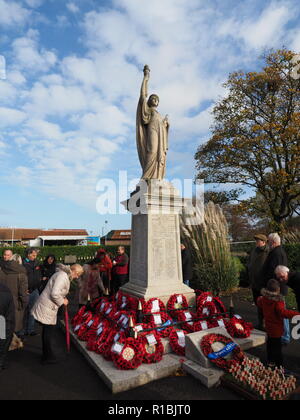 Sheerness, Kent, Regno Unito. Xi Nov, 2018. Sheerness nel Kent è stato impaccato con centinaia di persone per il centenario ricordo domenica parata tenutasi a Sheerness Memoriale di guerra. Credito: James Bell/Alamy Live News Foto Stock