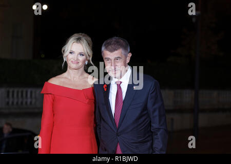 Parigi, Francia. Decimo Nov, 2018. Arrivo del Primo Ministro della Repubblica ceca Andrej Babis con sua moglie Monika Babisova per la cena in presenza dei capi di Stato e di governo e organizzazione internazionale leader nel corso internazionale di commemorazione del centenario del 1918 armistizio al Musée d'Orsay a Parigi il 10 novembre 2018 a Parigi, Francia. Credito: Bernard Menigault/Alamy Live News Foto Stock