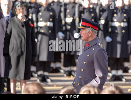 Londra REGNO UNITO, 11 novembre 2018 il Servizio Nazionale del ricordo presso il cenotafio di Londra sul ricordo domenica in presenza di HM della Regina, il Primo ministro, Theresa Maggio, ex Primi ministri e di alti ministri del governo e rappresentanti del Commenwealth S.A.R. il Principe Carlo Credit Ian Davidson/Alamy Live News Foto Stock