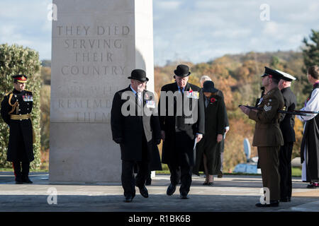 Staffordshire, Regno Unito. 11 Novembre 2018 - TRH il Duca e la Duchessa di Gloucester frequentare l'Armistizio 100 evento presso il National Memorial Arboretum su Rimembranza Domenica. Hanno deposto una corona di fiori presso il cenotafio. Credito: Benjamin Wareing/Alamy Live News Foto Stock