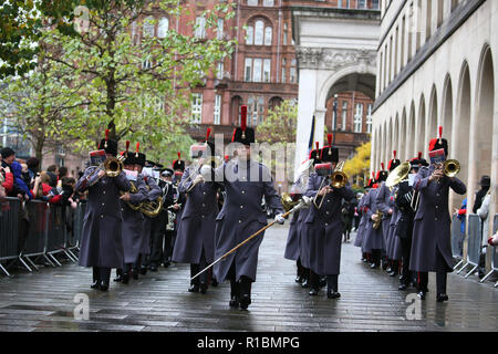 Manchester, Regno Unito. 11 Nov 2018. I veterani del conflitto, che serve i membri delle forze e i membri del pubblico di prendere parte al servizio di marcatura del ricordo di cento anni dalla fine di WW!. Il cenotafio, Manchester, 11 novembre 2018 (C)Barbara Cook/Alamy Live News Foto Stock