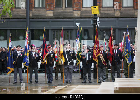 Manchester, Regno Unito. 11 Nov 2018. I veterani del conflitto, che serve i membri delle forze e i membri del pubblico di prendere parte al servizio di marcatura del ricordo di cento anni dalla fine di WW!. Il cenotafio, Manchester, 11 novembre 2018 (C)Barbara Cook/Alamy Live News Foto Stock