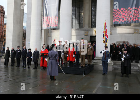 Manchester, Regno Unito. 11 Nov 2018. I veterani del conflitto, che serve i membri delle forze e i membri del pubblico di prendere parte al servizio di marcatura del ricordo di cento anni dalla fine di WW!. Il cenotafio, Manchester, 11 novembre 2018 (C)Barbara Cook/Alamy Live News Foto Stock