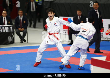 Madrid, Spagna. 9 Nov, 2018. Natsumi Kawamura (JPN) Karate : Kawamura lotta all'Iran il giocatore di squadra durante il Kumite team 3 femmina rotondo nella " WKF Karate xxiv Campionati del Mondo Madrid 2018" presso il Centro WiZink in Spagna a Madrid . Credito: Mutsu Kawamori/AFLO/Alamy Live News Foto Stock