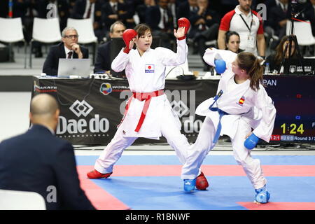 Madrid, Spagna. 9 Nov, 2018. Ayumi Uekusa (JPN) Karate : Uekusa lotta alla Spagna il giocatore di squadra durante il Kumite femminile del team Semi finale nel '24 WKF Karate Campionati del Mondo Madrid 2018" presso il Centro WiZink in Spagna a Madrid . Credito: Mutsu Kawamori/AFLO/Alamy Live News Foto Stock