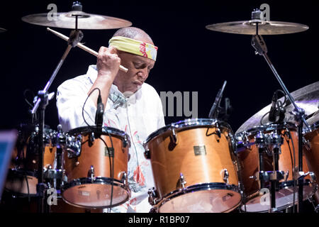 Cartagena, Spagna. 10 Novembre, 2018. Billy Cobham, durante la sua performance al Festival del jazz di Cartagena. © ABEL F. ROS/Alamy Live News Foto Stock