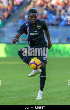 11 novembre 2018, Stadio Olimpico, Roma, Italia; di calcio della Serie A, Roma contro la Sampdoria; Ronaldo Vieira della Sampdoria controlla la palla alta Foto Stock