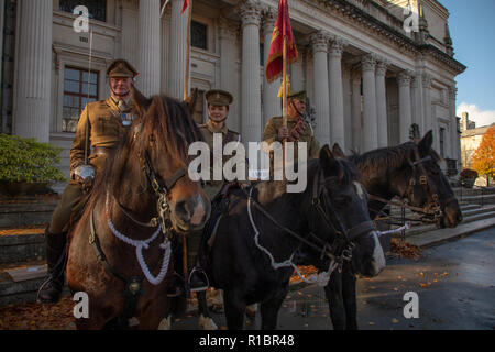 Cardiff, Regno Unito. 11 novembre 2018. Ricordo Domenica, centenario il giorno dell'Armistizio commemorazioni presso la Welsh National War Memorial a Cardiff. Credit Haydn Denman/Alamy Live News Foto Stock