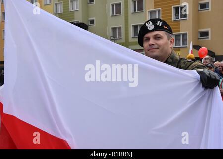 Lubin, Polonia. Xi Nov, 2018. Il centesimo anniversario della Polonia di riacquistare la sua indipendenza. In tutta la Polonia, ci sono state le celebrazioni in cui molti polacchi hanno preso parte. La celebrazione si è svolta con la partecipazione dell'esercito polacco. Un centinaio di anni fa, la Polonia ha riacquistato l'indipendenza Credito: Piotr Twardysko/ZUMA filo/Alamy Live News Foto Stock