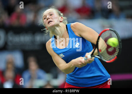 Praga, Repubblica Ceca. Xi Nov, 2018. Katerina Siniakova della Repubblica ceca in azione durante il 2018 Fed Cup finale tra la Repubblica ceca e gli Stati Uniti d'America a Praga nella Repubblica Ceca. Credito: ZUMA Press, Inc./Alamy Live News Foto Stock