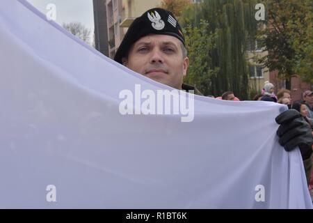 Lubin, Polonia. Xi Nov, 2018. Il centesimo anniversario della Polonia di riacquistare la sua indipendenza. In tutta la Polonia, ci sono state le celebrazioni in cui molti polacchi hanno preso parte. La celebrazione si è svolta con la partecipazione dell'esercito polacco. Un centinaio di anni fa, la Polonia ha riacquistato l'indipendenza Credito: Piotr Twardysko/ZUMA filo/Alamy Live News Foto Stock