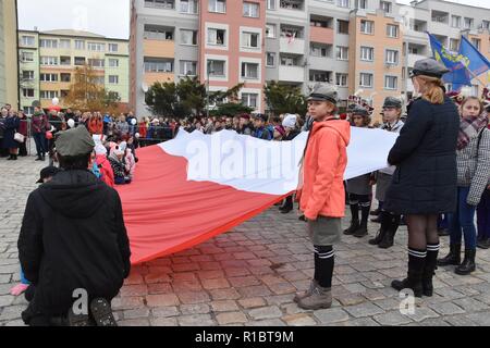 Lubin, Polonia. Xi Nov, 2018. Il centesimo anniversario della Polonia di riacquistare la sua indipendenza. In tutta la Polonia, ci sono state le celebrazioni in cui molti polacchi hanno preso parte. La celebrazione si è svolta con la partecipazione dell'esercito polacco. Un centinaio di anni fa, la Polonia ha riacquistato l'indipendenza Credito: Piotr Twardysko/ZUMA filo/Alamy Live News Foto Stock