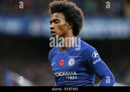 Stamford Bridge, Londra, Regno Unito. 11 Nov 2018. Willian del Chelsea durante il match di Premier League tra Chelsea e Everton a Stamford Bridge su 11 Novembre 2018 a Londra, Inghilterra. Solo uso editoriale, è richiesta una licenza per uso commerciale. Nessun uso in scommesse, giochi o un singolo giocatore/club/league pubblicazioni (foto di Arron Gent/phcimages.com) Credit: Immagini di PHC/Alamy Live News Foto Stock