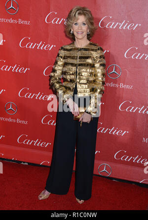 Jane Fonda 102 arrivando al Palm Springs Film Festival presso il Centro Congressi in Palm SpringsJane Fonda 102 evento nella vita di Hollywood - California, tappeto rosso Evento, STATI UNITI D'AMERICA, industria cinematografica, celebrità, fotografia, Bestof, arte cultura e intrattenimento, Topix celebrità moda, migliori della vita di Hollywood, evento nella vita di Hollywood - California, moquette rossa e dietro le quinte, movie celebrità, personaggi televisivi, musica celebrità, Topix, Bestof, arte cultura e intrattenimento, verticale, una persona, la fotografia di moda, a piena lunghezza e 2014 Indagine tsuni@Gamma-USA.com , Tsuni Credito / STATI UNITI D'AMERICA, Foto Stock