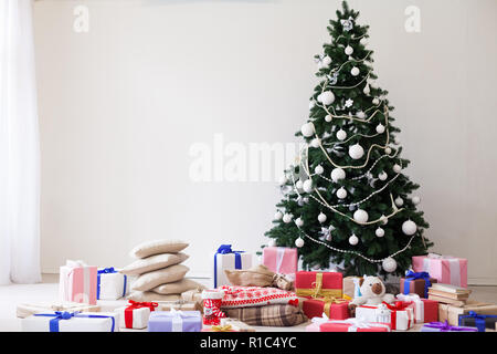 Felice anno nuovo Natale Home doni interiori giocattoli tree vacanze invernali Foto Stock