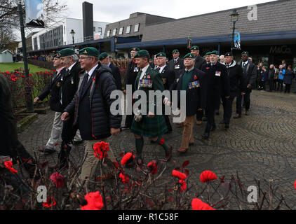 I veterani di prendere parte ad una parata di ricordo e di servizio in Fort William sul centesimo anniversario della firma dell'armistizio che ha segnato la fine della Prima Guerra Mondiale. Foto Stock