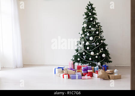 Felice anno nuovo Natale Home doni interiori giocattoli tree vacanze invernali Foto Stock