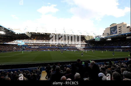 Vista generale durante la partita della Premier League a Stamford Bridge, Londra. PREMERE ASSOCIAZIONE foto. Data immagine: Domenica 11 novembre 2018. Vedi PA storia CALCIO Chelsea. Il credito fotografico dovrebbe essere: Steven Paston/PA Wire. RESTRIZIONI: Nessun utilizzo con audio, video, dati, elenchi di apparecchi, logo di club/campionato o servizi "live" non autorizzati. L'uso in-match online è limitato a 120 immagini, senza emulazione video. Nessun utilizzo nelle scommesse, nei giochi o nelle pubblicazioni di singoli club/campionati/giocatori. Foto Stock