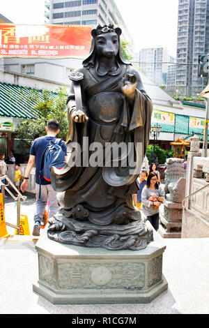 Tradizionale cinese dodici zodiac statua per persone di viaggio visitare e pregare rispetto a Wong Tai Sin Temple a Kowloon isola il 9 settembre 2018 in Foto Stock