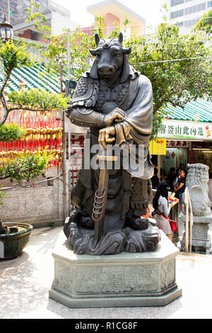 Tradizionale cinese dodici zodiac statua per persone di viaggio visitare e pregare rispetto a Wong Tai Sin Temple a Kowloon isola il 9 settembre 2018 in Foto Stock