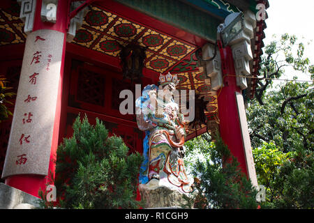Re del west e uno che vede tutto in quattro re celeste sono quattro divinità buddista per persone in preghiera a Wong Tai Sin Temple il 9 settembre 2018 in Foto Stock