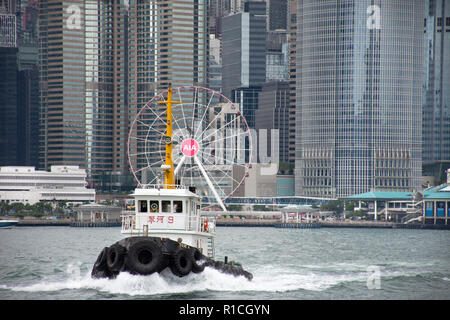 Paesaggio e paesaggio urbano e Star Ferry Crossing Victoria Harbour tra Kowloon e Hong Kong Island per inviare passeggeri su Settembre 10, 2018 a HON Foto Stock