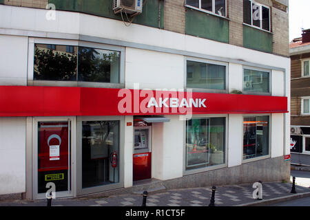 Una vista di ramo di una delle più grandi banche private in Turchia. L'immagine è catturata in Kadikoy quartiere di Istanbul. Foto Stock