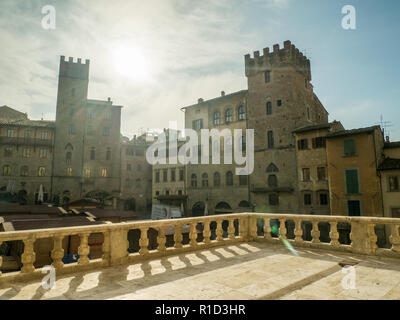 Medioevale Piazza Grande, la piazza principale della città di Arezzo, Toscana, Italia Foto Stock