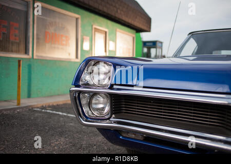 SAINT PETERSBURG, Russia - 31 ottobre 2018: Retro auto nel parcheggio. La Pontiac Bonneville Foto Stock