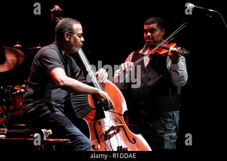 Cartagena, Spagna. 10 Novembre, 2018. Stanley Clarke Band durante la loro performance al Festival del jazz di Cartagena. © ABEL F. ROS/Alamy Live News Foto Stock