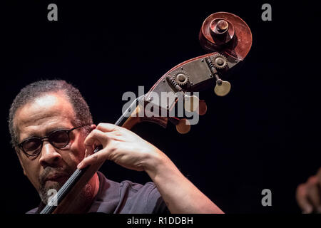 Cartagena, Spagna. 10 Novembre, 2018. Stanley Clarke Band durante la loro performance al Festival del jazz di Cartagena. © ABEL F. ROS/Alamy Live News Foto Stock
