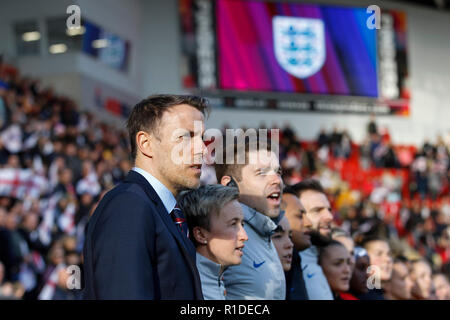 Inghilterra Manager Phil Neville prima della International amichevole tra Inghilterra donne e Svezia le donne a New York Stadium il 11 novembre 2018 a Rotherham, Inghilterra. (Foto di Daniel Chesterton/phcimages.com) Foto Stock