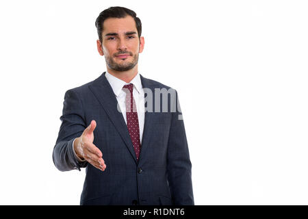 Studio shot del giovane imprenditore bello dando handshake Foto Stock