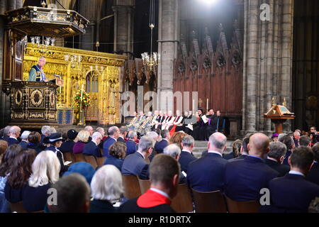 Arcivescovo di Canterbury Justin Welby fa un discorso durante un servizio nazionale in occasione del centenario dell'Armistizio presso l'Abbazia di Westminster, Londra. Foto Stock