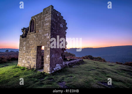 Tramonto a Skelton Tower vicino Levisham, North York Moors Foto Stock