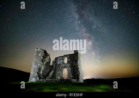 La via lattea su Skelton torre sulla North York Moors vicino Levisham. Foto Stock