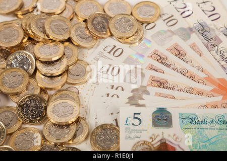 Nuovo 2018 libbra di monete e banconote. Foto Stock