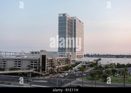 L'hotel Hilton San Diego Bayfront Hotel, Baia di San Diego, California, Stati Uniti. (Vista dal Petco Park) Foto Stock