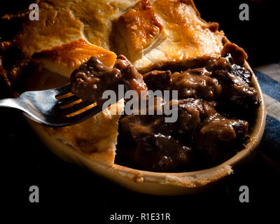 Tradizionali fatti in casa rustico bistecca di manzo Pie Foto Stock