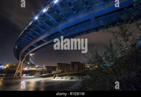 Castleford passerella sul fiume Aire Foto Stock