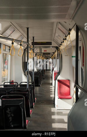 Wien, Strassenbahn, Niederflurwagen Innen - Vienna, tram, pavimento basso auto, interno Foto Stock