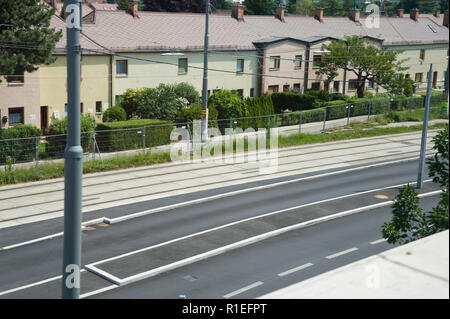 Wien, Straßenbahngleise, selbstständiger Gleiskörper Foto Stock